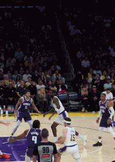 老詹终于高兴了，他都跳舞了！