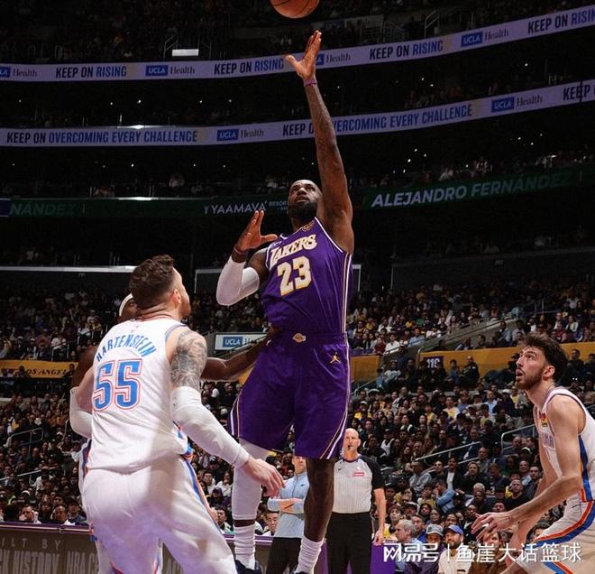 湖人无缘逆转！老詹22+6很不满，裁判引争议，里夫斯16+7全队最低