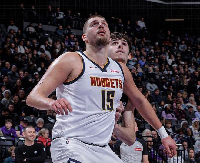 威少半场17分难阻惨败，约基奇三节打卡36+12+8，掘金复仇国王