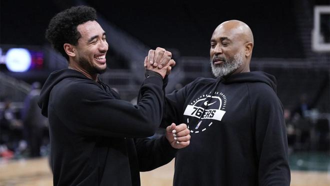 激动，雷霆队后卫贾里德·麦凯恩在被76人队交易后“百感交集”