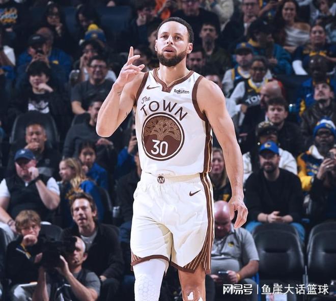 8人得分上双，勇士无缘逆转！状元29+11库里伤退，格林15+7创纪录