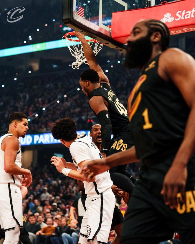 胜篮网豪取6连胜！哈登将骑士双塔喂吐，这阵容再加詹姆斯还咋玩