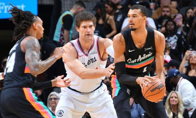 马刺25分大逆转打服小卡：没想到他们这么早崛起