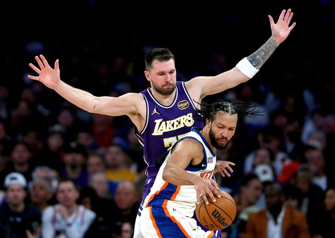 湖人100-112输尼克斯！东契奇打破60年纪录，登顶湖人队史第一