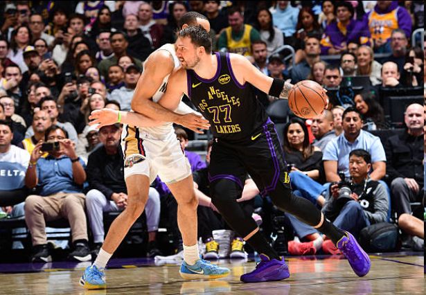 湖人21次失误还能赢！末节4分钟轰22-4高潮击败鹈鹕迎三连胜