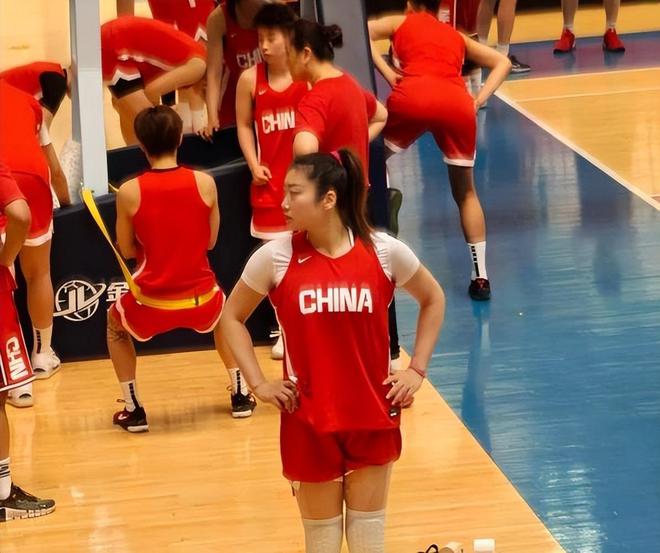 女篮李梦无缘亚洲杯名单？发长文回应离队原因，主教练宫鲁鸣回应