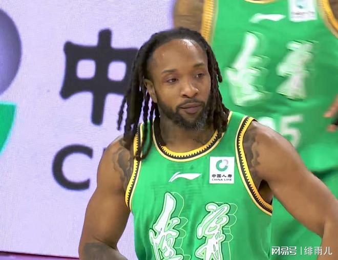 挤走徐杰+单换郭艾伦！男篮强力后卫身价大暴跌，狂逼郭士强下课