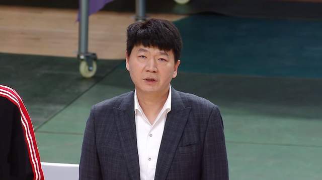 2场三分11中1 山东男篮外援选错 高诗岩只想证明自己 缺护筐蓝领