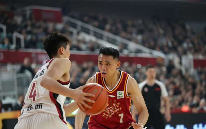 联赛新版本弃子？三分王三战仅3分，顶薪先生挣扎，三大原因揭示