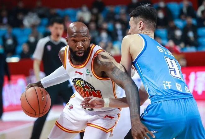 還認不清現實？超級外援不向弗格學習，很難重返CBA了