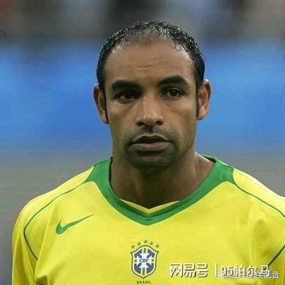 30歲走下坡路的全能中場，在德甲沒贏過拜仁，在意甲當兩次叛徒