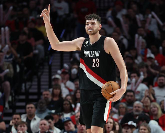 最满意谁的表现？斯普利特：克林根今天的护框和篮板非常出色