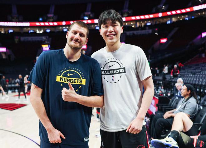 楊瀚森談與約基奇交流感受：練了十幾分鐘的英語全用上了