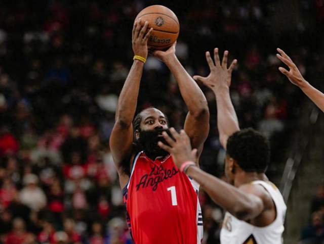 轰34+5+6绝杀！我却差点害了快船，伦纳德赛后道歉，他承认错误