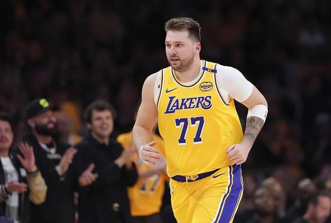 湖人VS馬刺前瞻：東契奇復出，湖人沖擊5連勝，艾頓PK文班亞馬