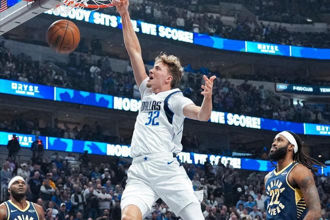 弗拉格15+10破纪录，浓眉哥伤退！独行侠一队三状元难解两大隐患