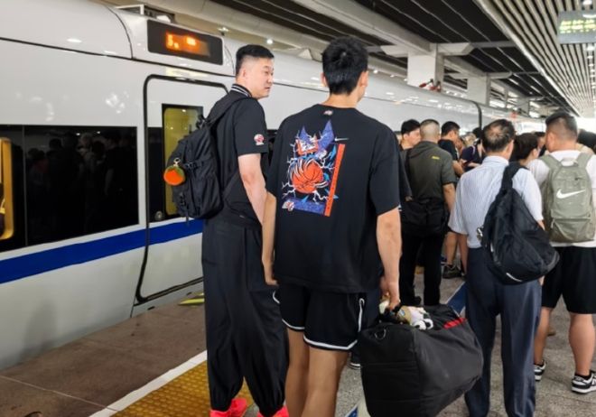 期待回归首秀！崔永熙目前已经跟广东队会和