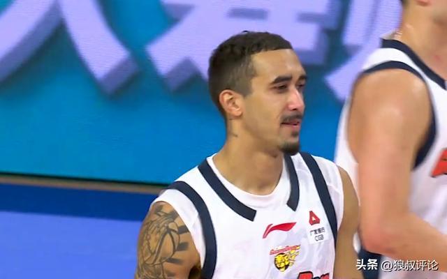 六邊形戰(zhàn)士！廣東小外援奎恩19中11得到29分6籃板7助攻5搶斷