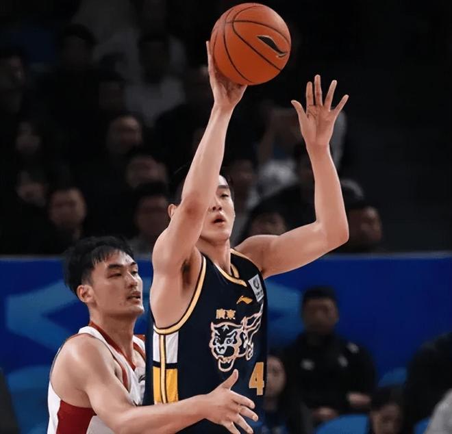 首秀17分钟砍8分3板！宏远18岁小将征服杜锋，二飞为他提前退役