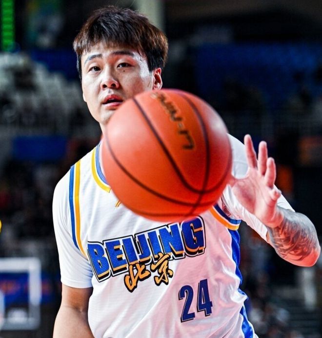 7连胜延续不败！周琦复出北京26分大胜福建 赵睿11+4雷蒙5三分