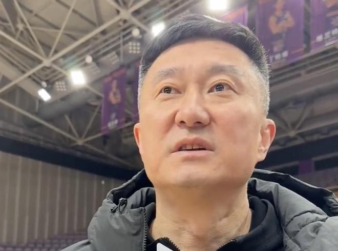 徐杰缺阵，杜锋：轮转问题很难解决，我和朱芳雨又不能上场打