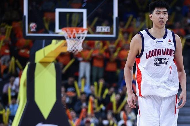 轰11分10板6帽！中国男篮22岁2米26新星崛起：郭士强重用盖帽王？