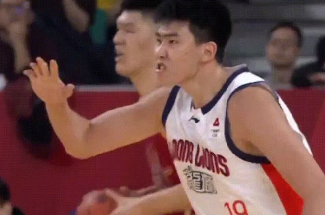 直接割喉礼！广州中锋拼了，真打成“文班亚马”！