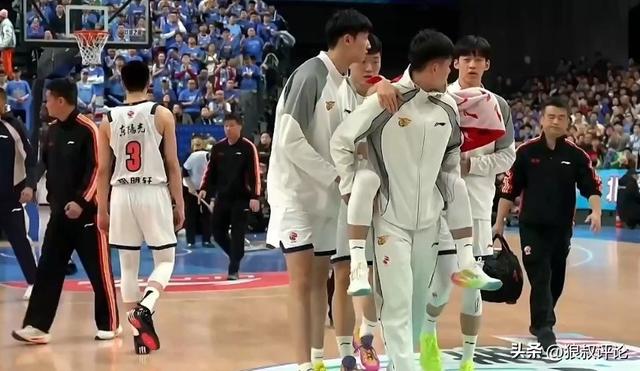 伤一套主力！杜锋谈广东伤病潮：很难解决 我和朱芳雨也不能上去打