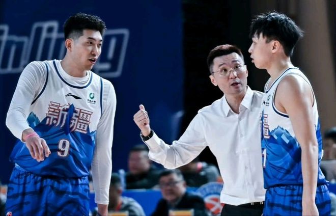 重磅消息！新疆男篮连夜开会，疆媒：刘炜下课倒计时，候选人出炉