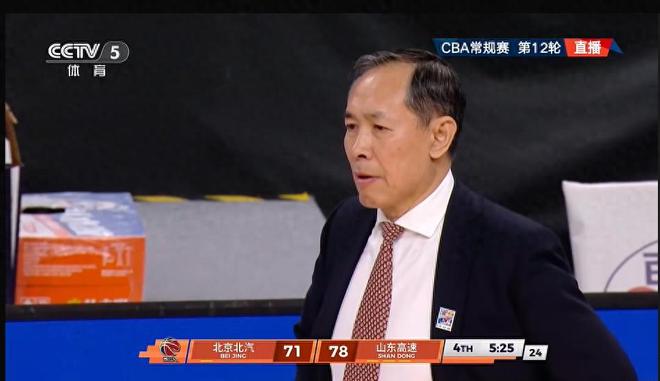 北京输球揪出最大废才！拿600万半场1分，被人隔扣恼羞成怒+吃T