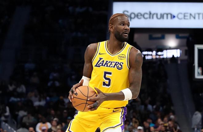 没兴奋起来！湖人还是应该想办法调动起内线支柱在场上的积极性？