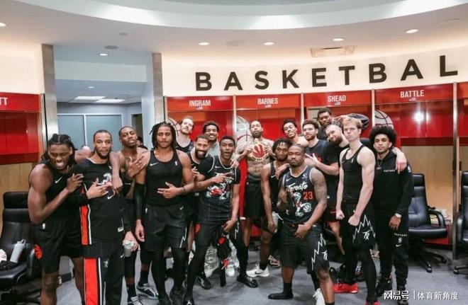 東部第二，歷史第一，三巨頭合砍100+，湖人要后悔了