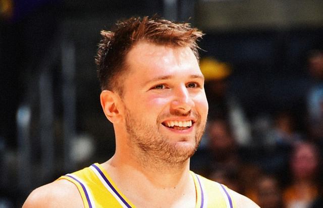 赛季前2场均达成得分40+篮板10+助攻5+,东契奇成NBA历史首人