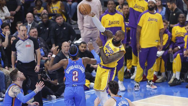 湖人队在詹姆斯回归后开局火热,这让一些球迷开始憧憬总冠军