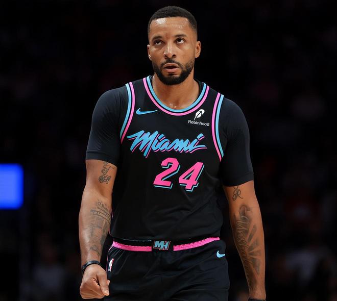 年薪2658萬美金，3項生涯新低！2換1交易虧大了，鮑科比成大贏家