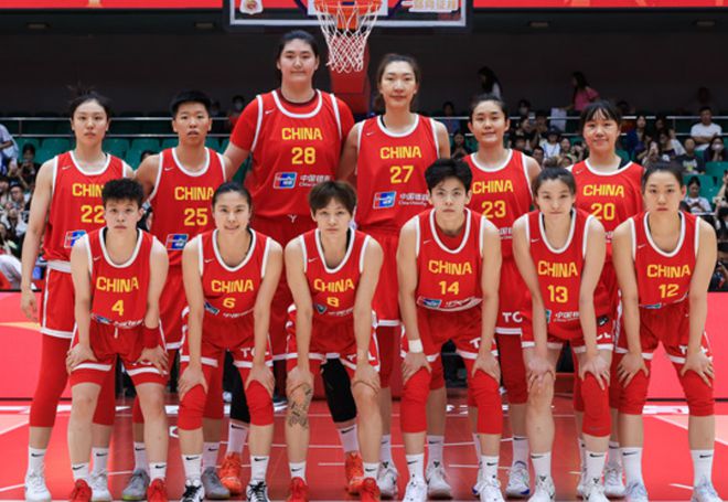 2.26米张子宇15分钟16+7：三人包夹仍9中7无解 热身时灌篮显天赋