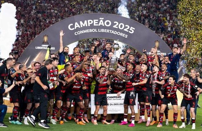 老將主帥齊封神！弗拉門(mén)戈解放者杯奪冠，創(chuàng)造三大足壇史詩(shī)級(jí)紀(jì)錄