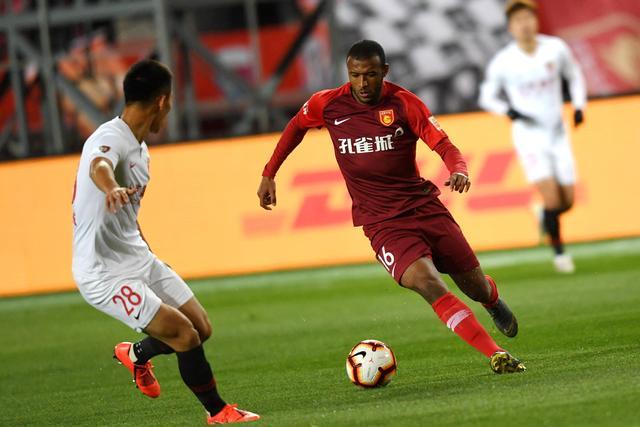 32歲前中超水貨爆發(fā)！歐冠攻破皇馬巴薩大門！他23歲竟才踢上職業(yè)