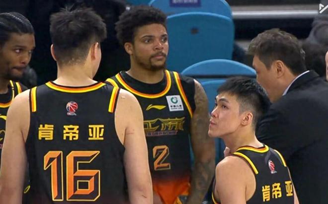 江蘇男籃恥辱一敗，輸給NBL球隊(duì)17分，內(nèi)線劣勢明顯外援差距大