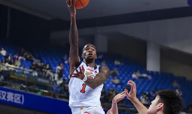 广东一夜3消息！萨姆纳最新伤情，徐杰打脸郭士强，杜锋深夜发声...