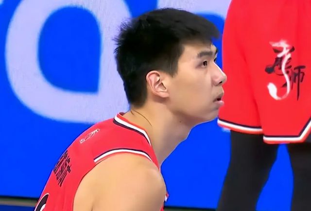 20分钟14分7板！被主教练公开称赞 2.26米神塔离开广东做对了？...