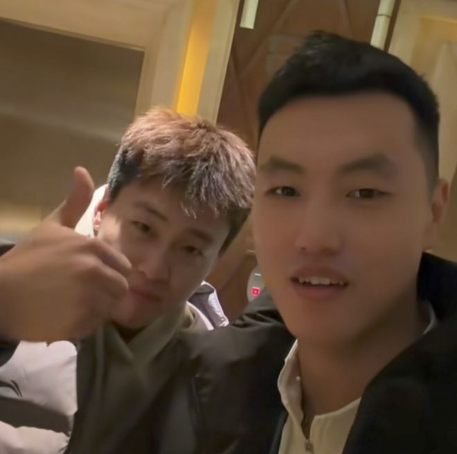 终于来了！赵睿抵达长沙与翟晓川合影，但因伤无缘比赛！...