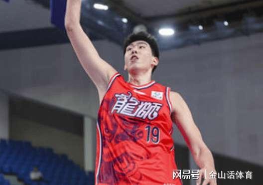 遇到好教练了！洋帅当众宣布给徐昕更多球权，徐昕作高情商回应...