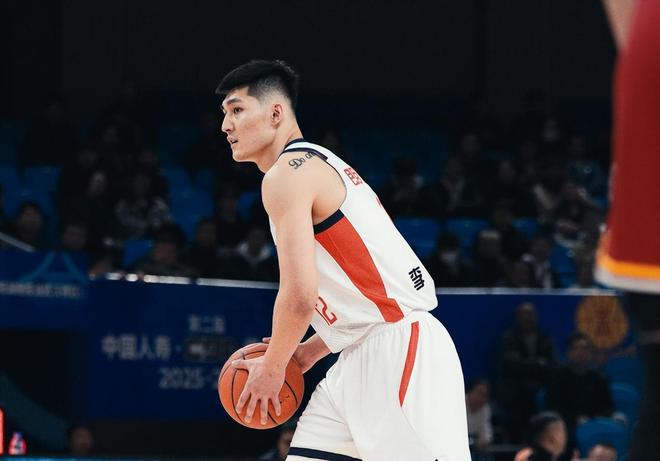 2分又是2分！還被廣東番薯內(nèi)線輪番羞辱，球迷看笑：郭導(dǎo)真有眼光