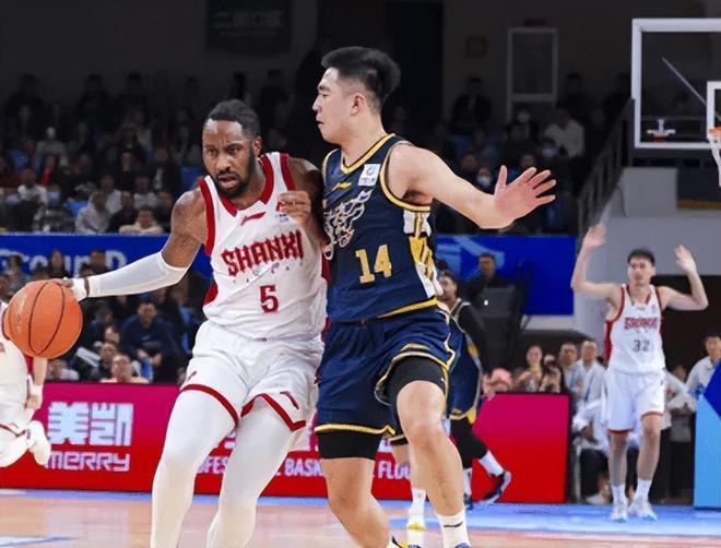 廣東大勝廣州，奎因狂砍29分，徐杰杜潤旺為何失常？