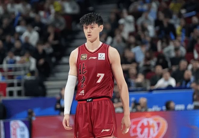 北京新动态！曾凡博澄清信延迟，陈盈骏受伤返京，周琦已归队！...