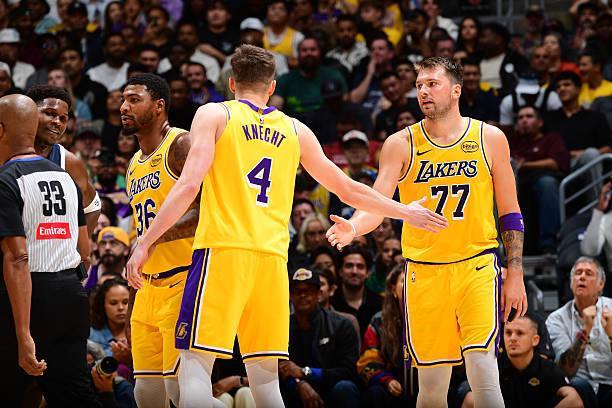 在场上都不知道自己该干什么了!湖人侧翼新星的前景不容乐观?