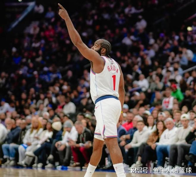 76人逆轉快船！馬克西39+6喬治9中2，哈登28+6末節(jié)拉胯，新秀盡力