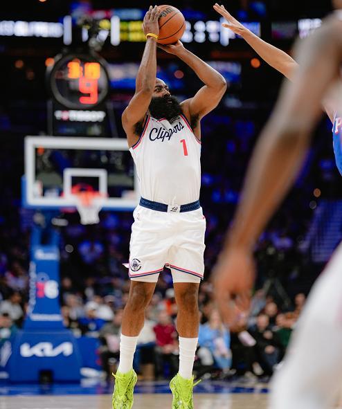 喬治復出馬克西39+3+6，哈登單節(jié)17分連場燃盡自己，76人逆轉快船