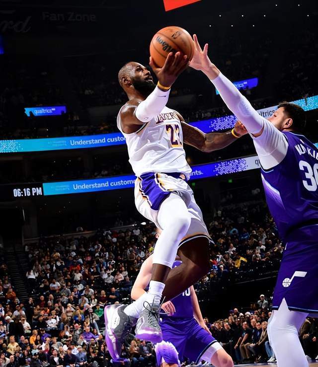 湖人四連勝！老詹發揮最差？美媒點名+裁判漏判！離譜！